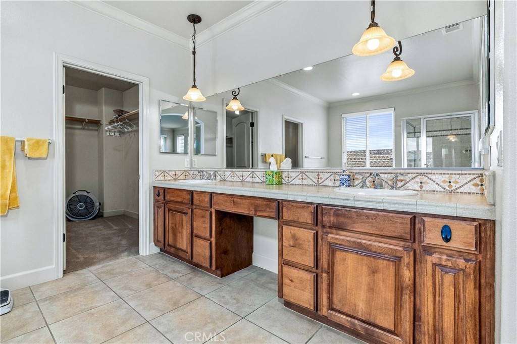 82 Navajo Property Photo 48