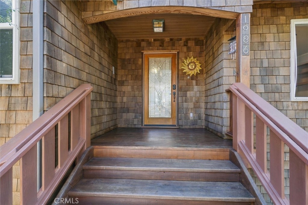 1086 Hillcrest Property Photo 4