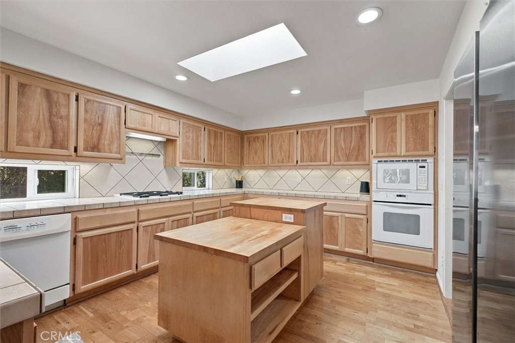 1086 Hillcrest Property Photo 12
