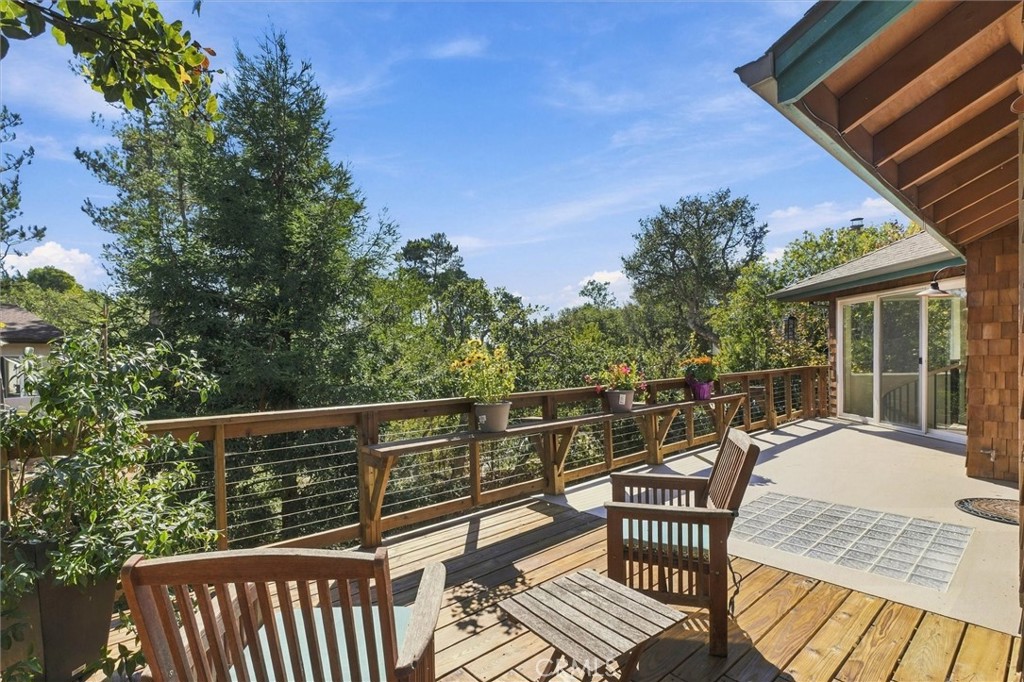 1086 Hillcrest Property Photo 16