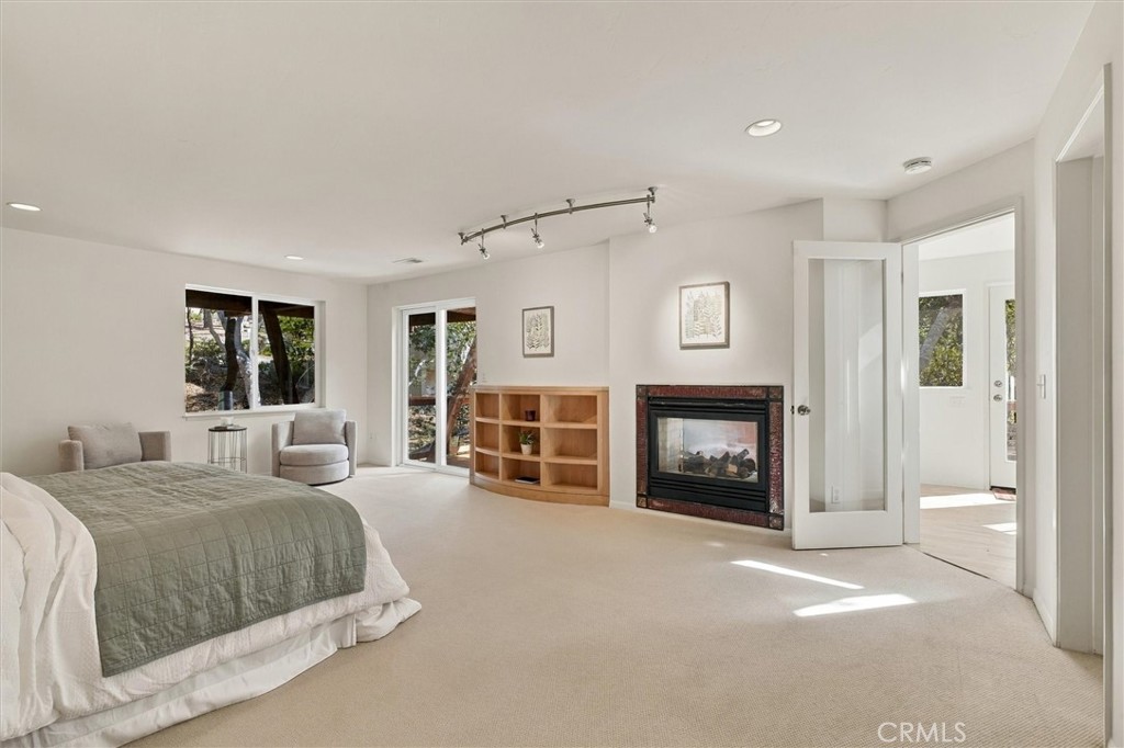 1086 Hillcrest Property Photo 19