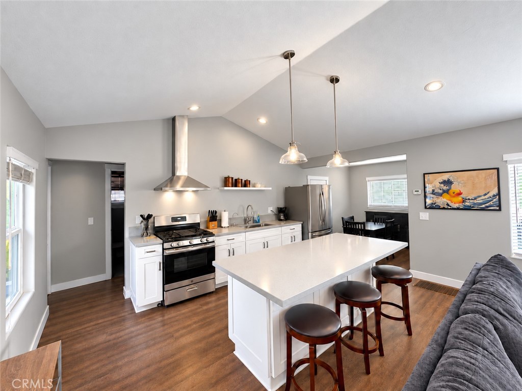 528 Oak Street Property Photo 4