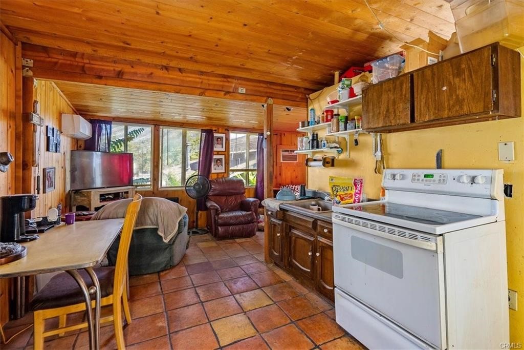 528 Oak Street Property Photo 42