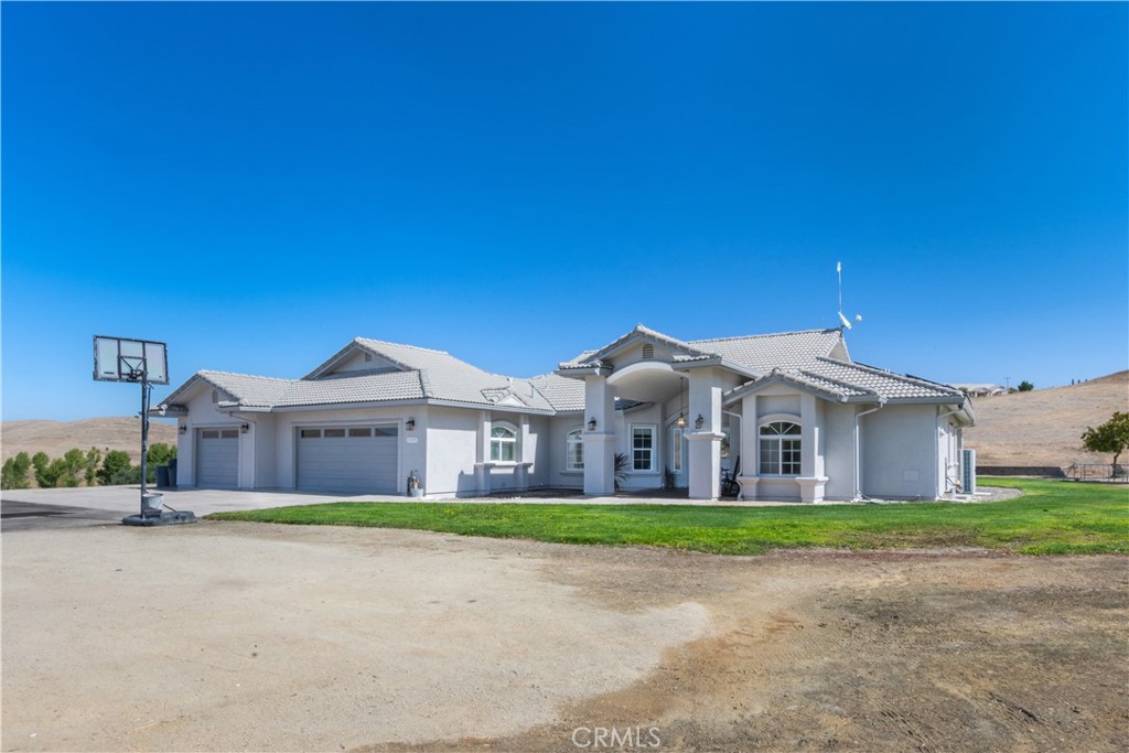 76925 Barker Road Property Photo 2