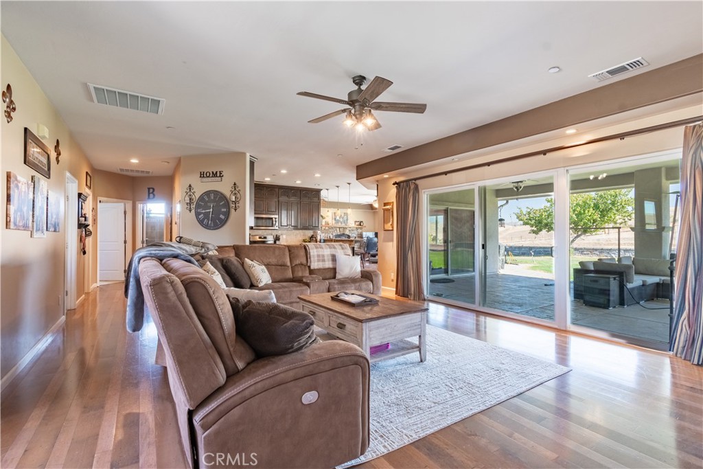 76925 Barker Road Property Photo 5