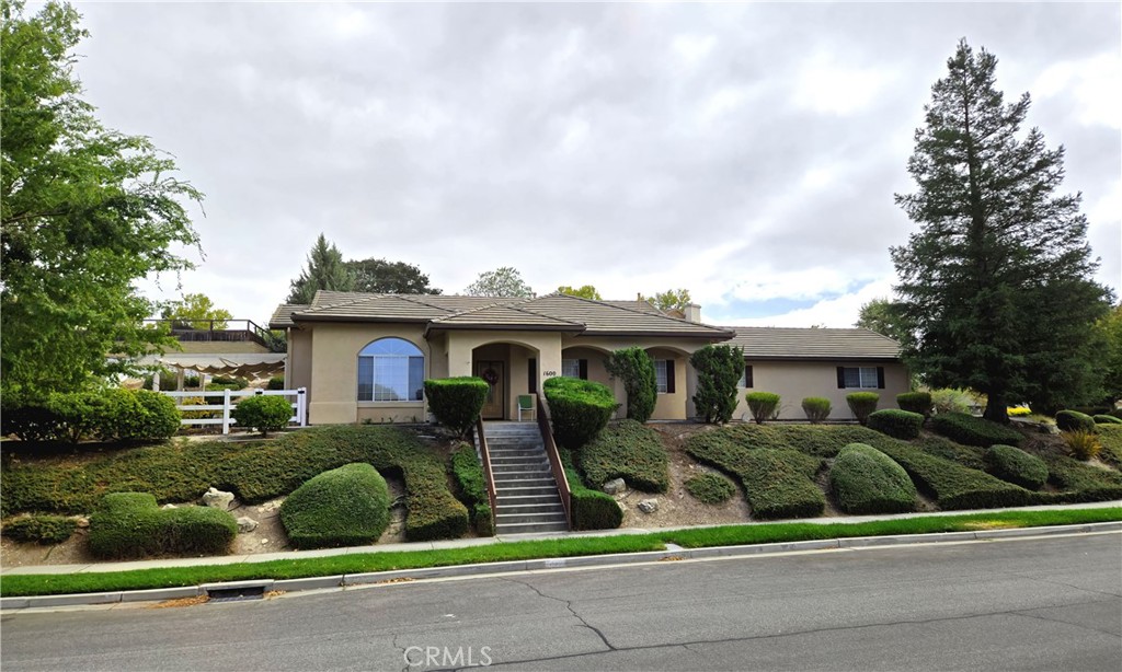 1600 Riverglen Drive Property Photo 1