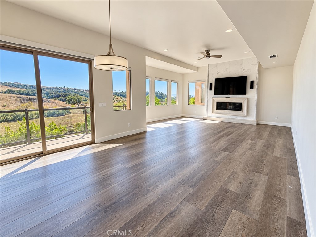 1009 Price Canyon Road Property Photo 2