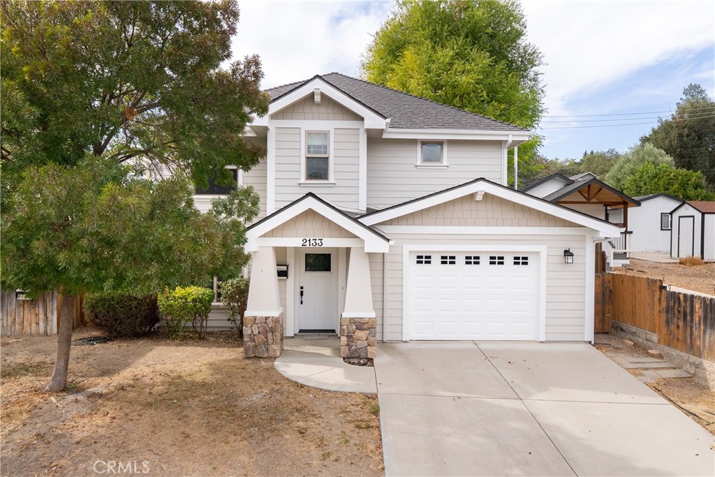 2133 Oak Property Photo 1