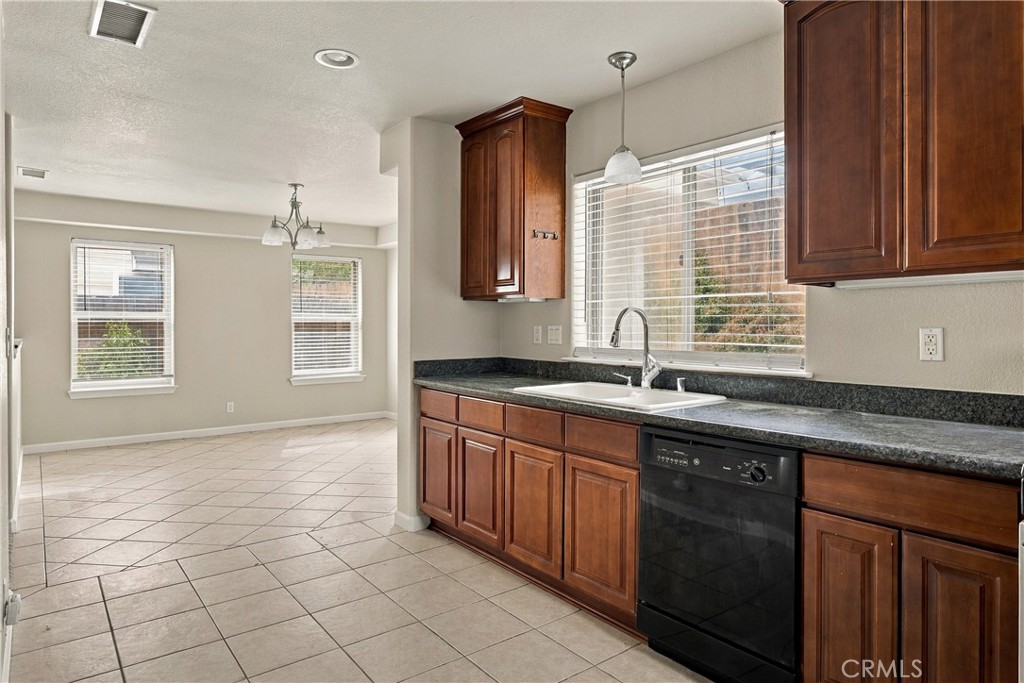 2133 Oak Property Photo 12