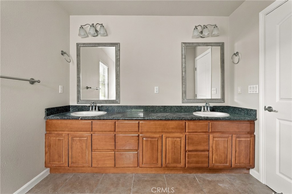 2133 Oak Property Photo 25