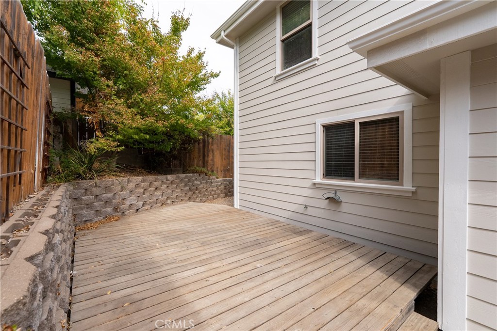 2133 Oak Property Photo 27