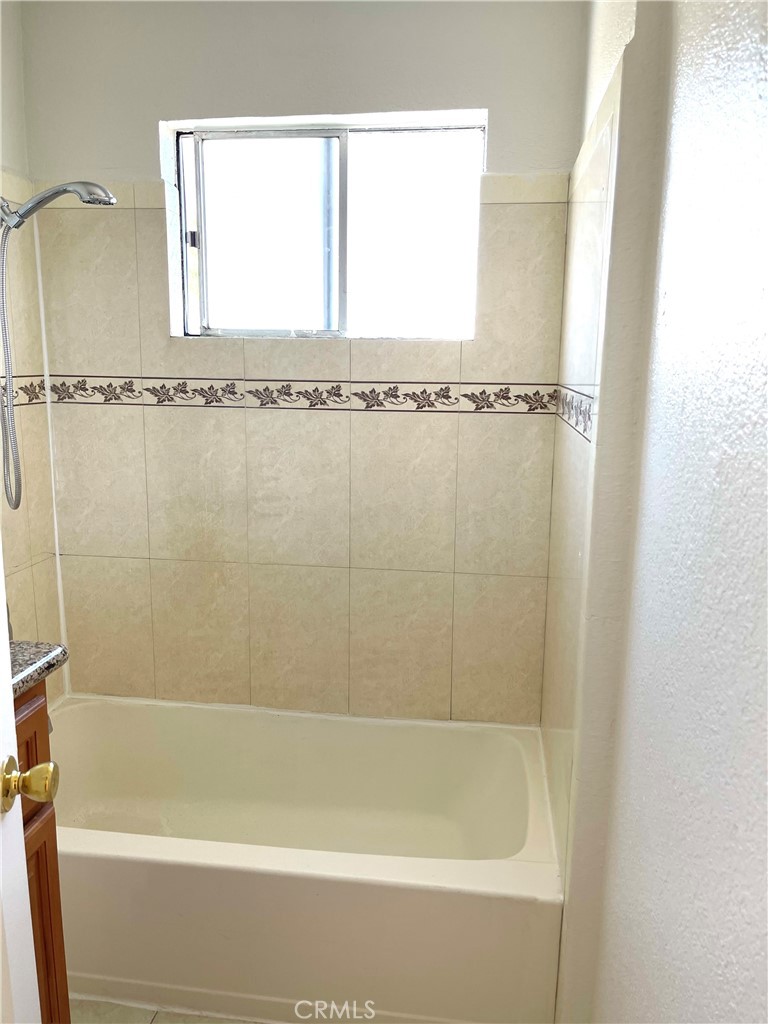 5836 Kingman Avenue D Property Photo 8
