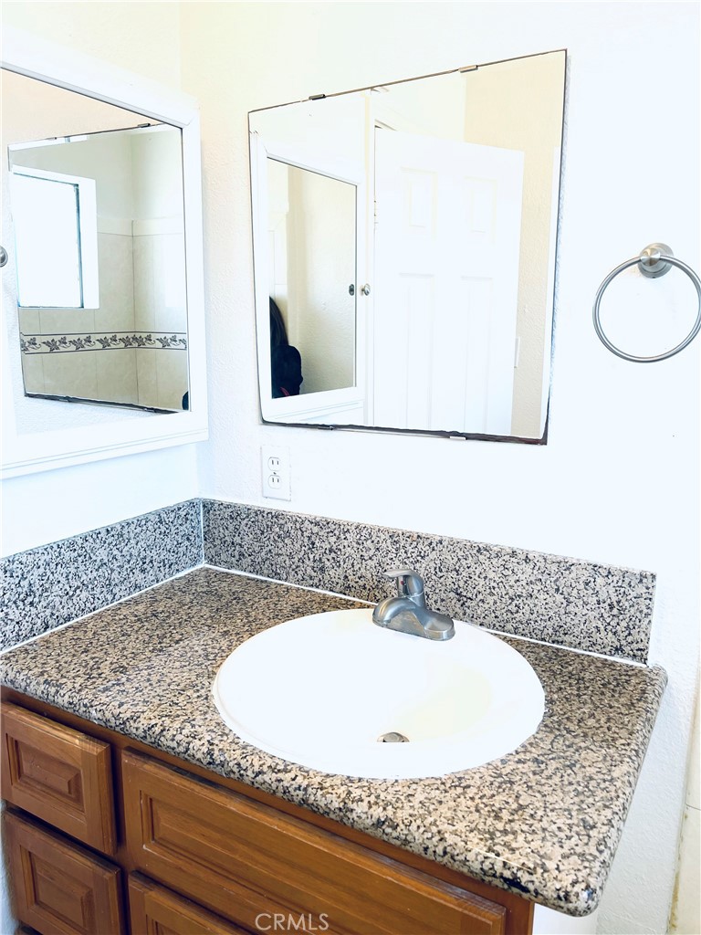 5836 Kingman Avenue D Property Photo 9