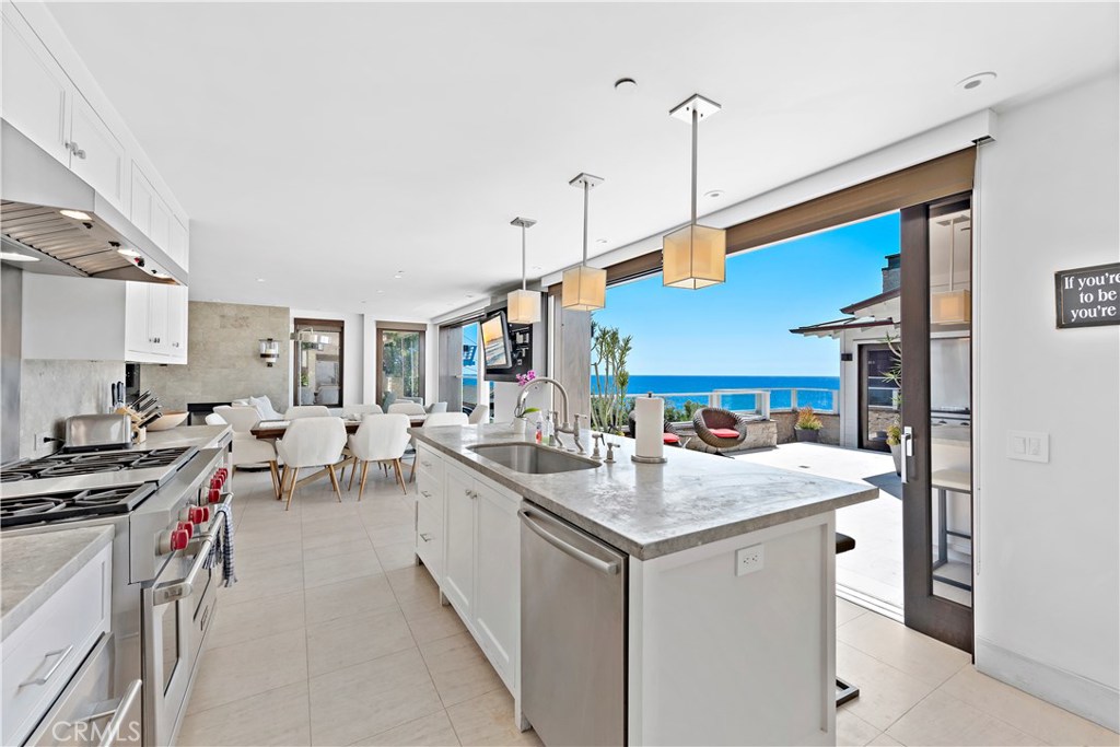 160 Saint Anns Drive D Property Photo 3