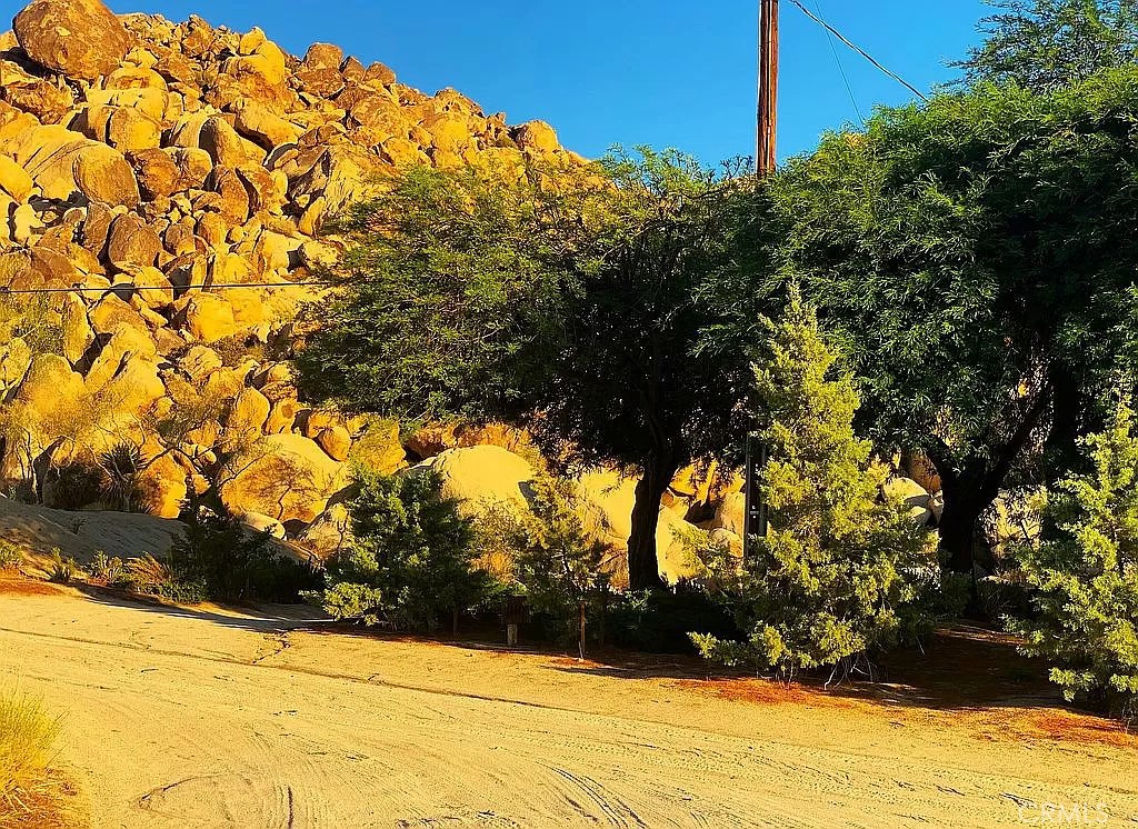 66058 Foothill Drive Property Photo 4