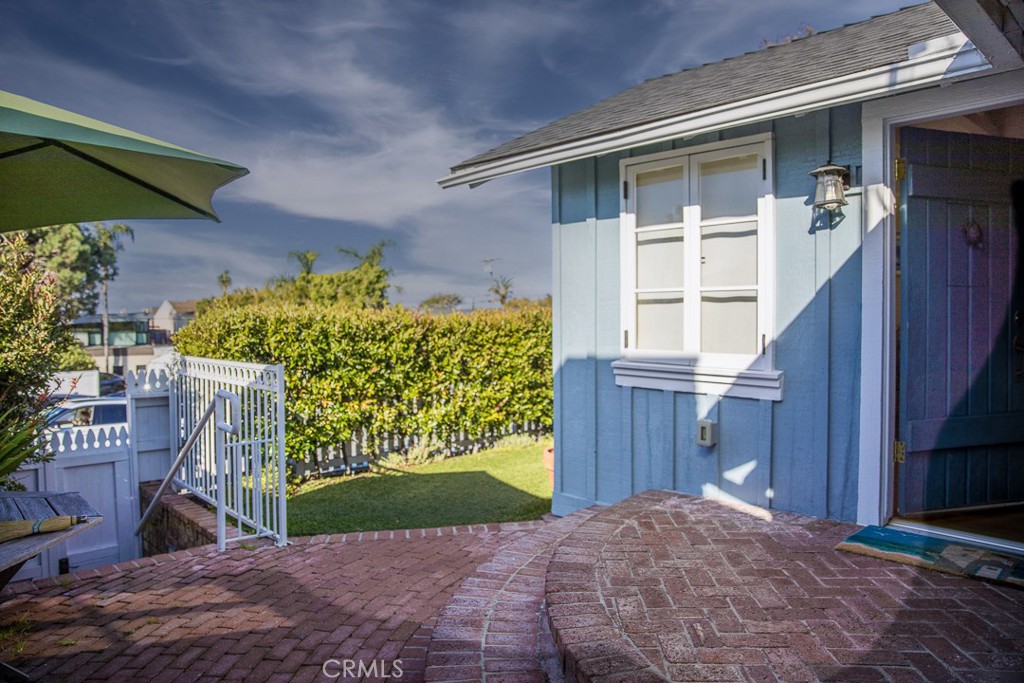1086 Glenneyre Street Property Photo 1