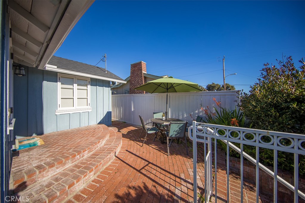1086 Glenneyre Street Property Photo 7
