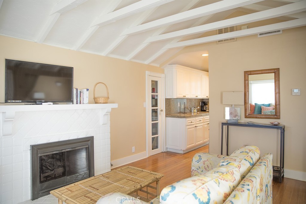 1086 Glenneyre Street Property Photo 12