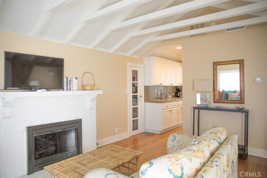 1086 Glenneyre Street Property Photo 12