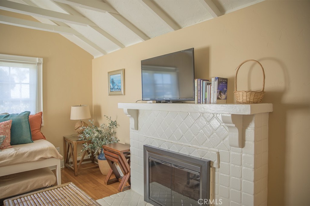 1086 Glenneyre Street Property Photo 14