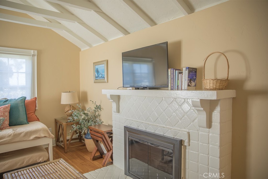 1086 Glenneyre Street Property Photo 14