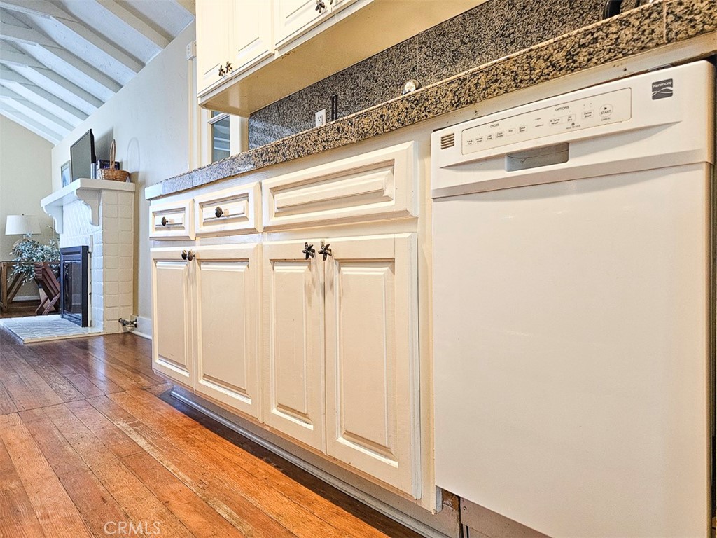1086 Glenneyre Street Property Photo 22