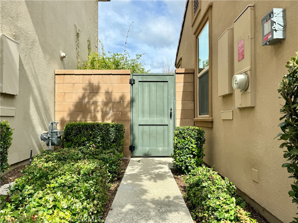 167 Bright Poppy Property Photo 3