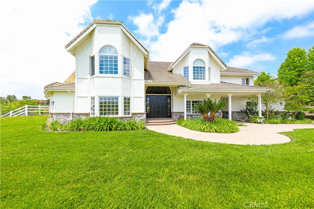 23801 Via Roble Property Photo