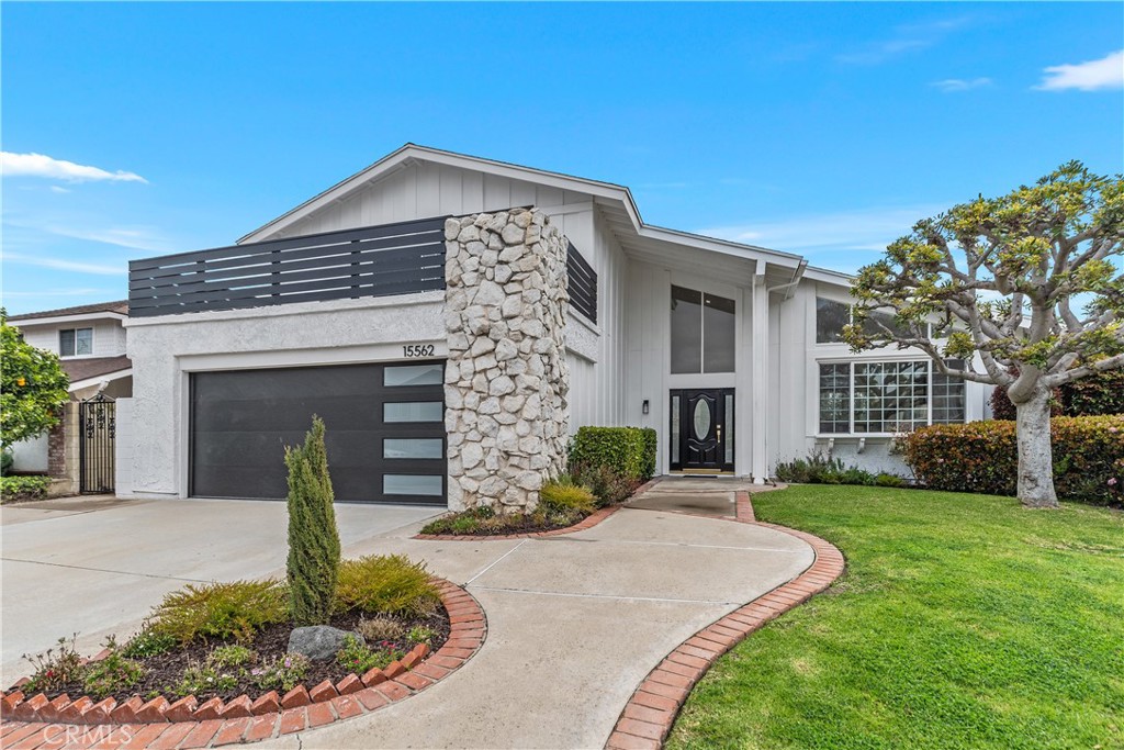 15562 Placid Circle Property Photo 1