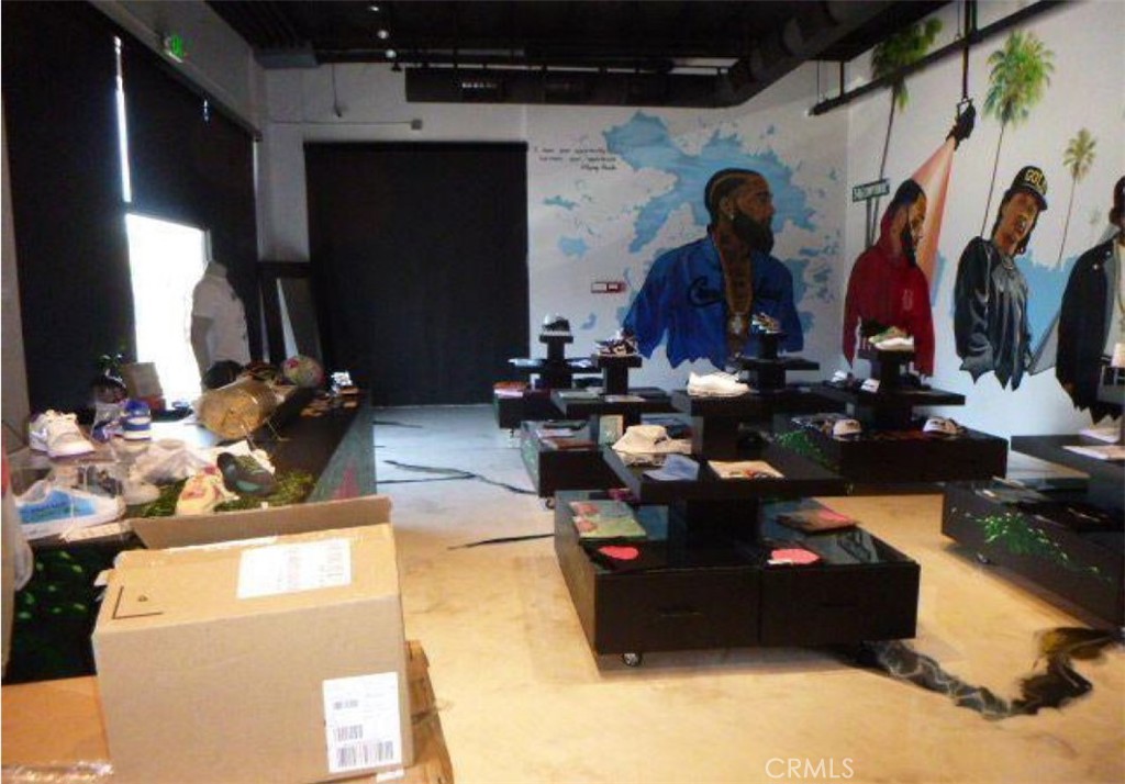 546 W Compton Boulevard Property Photo 11