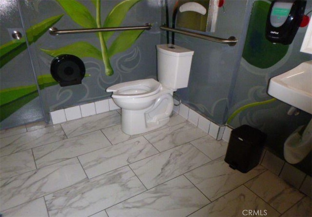 546 W Compton Boulevard Property Photo 12