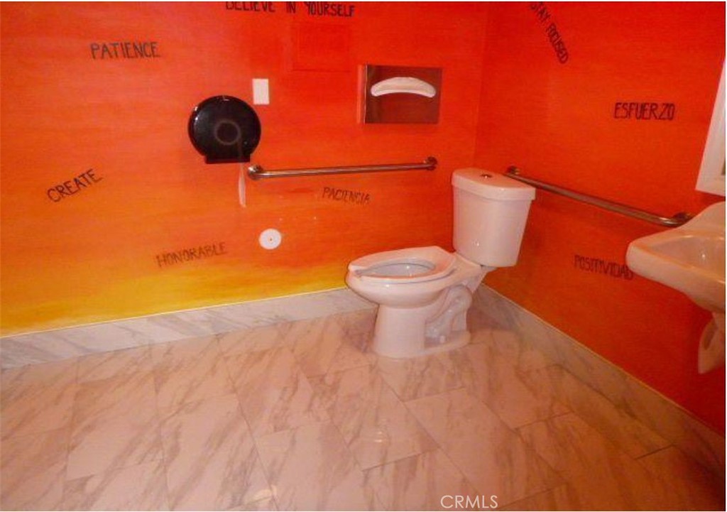 546 W Compton Boulevard Property Photo 13