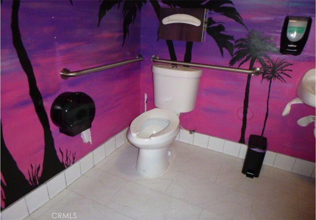 546 W Compton Boulevard Property Photo 14