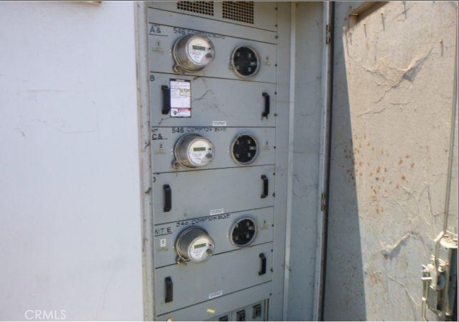 546 W Compton Boulevard Property Photo 15