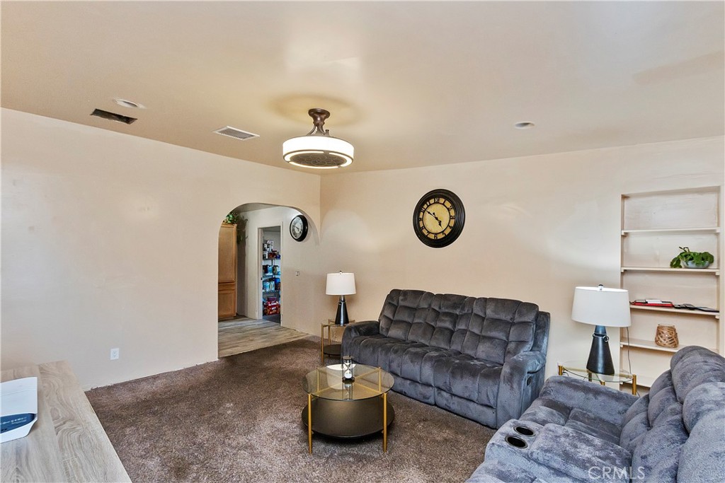 6374 Linda Lee Drive Property Photo 3