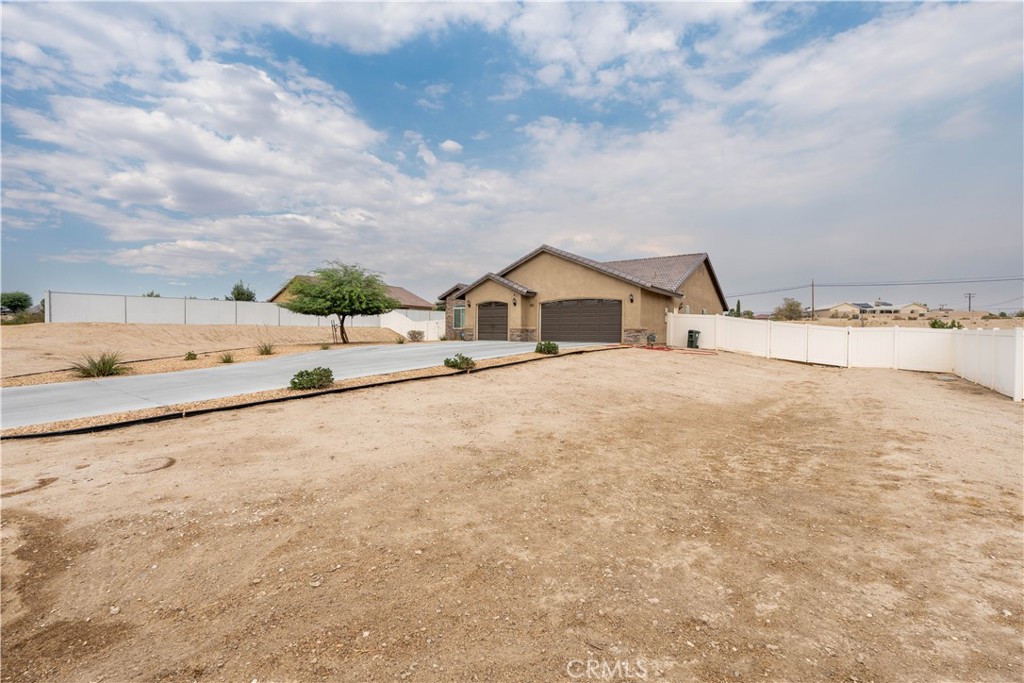 15325 Myalon Road Property Photo 2