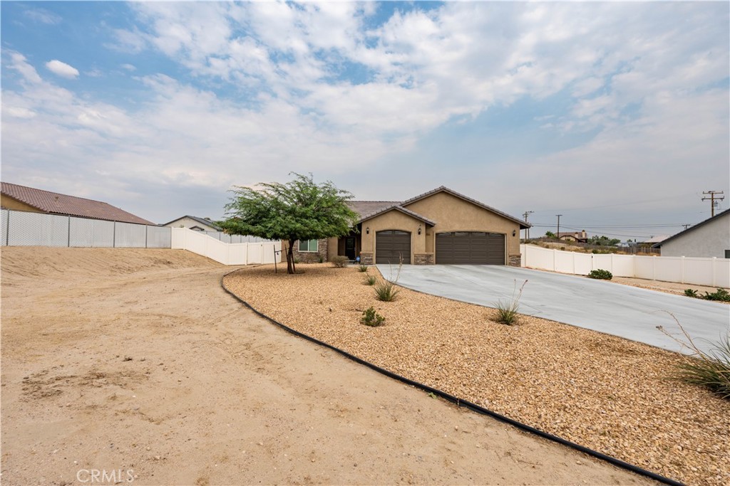15325 Myalon Road Property Photo 3