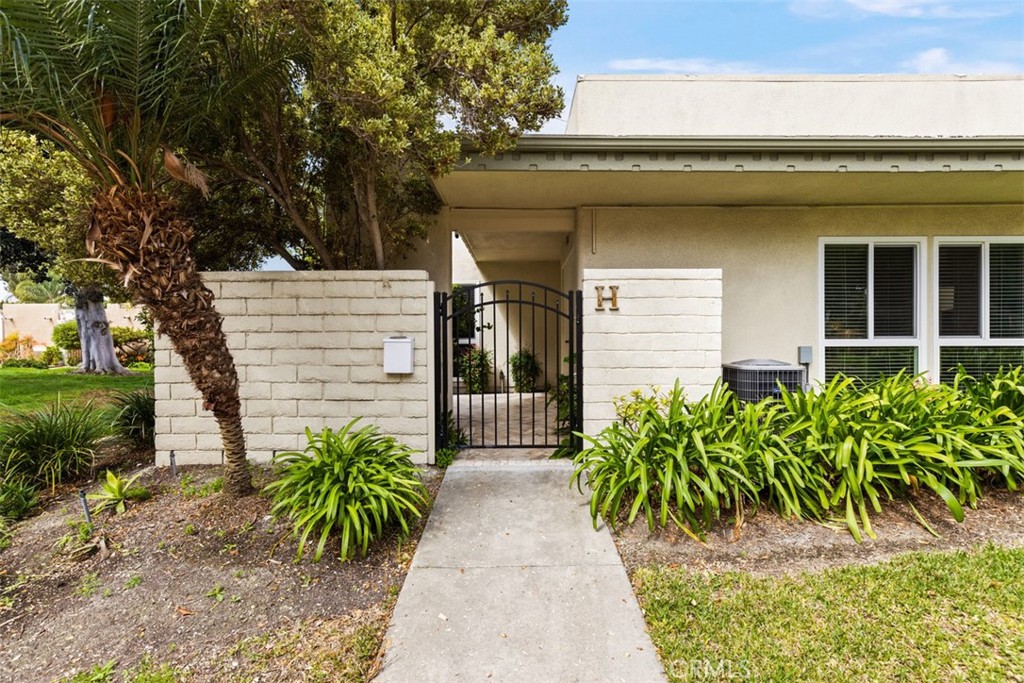 2049 Via Mariposa E H Property Photo 1