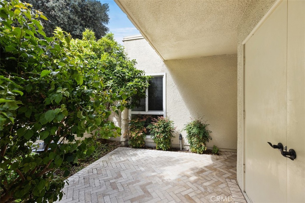 2049 Via Mariposa E H Property Photo 19