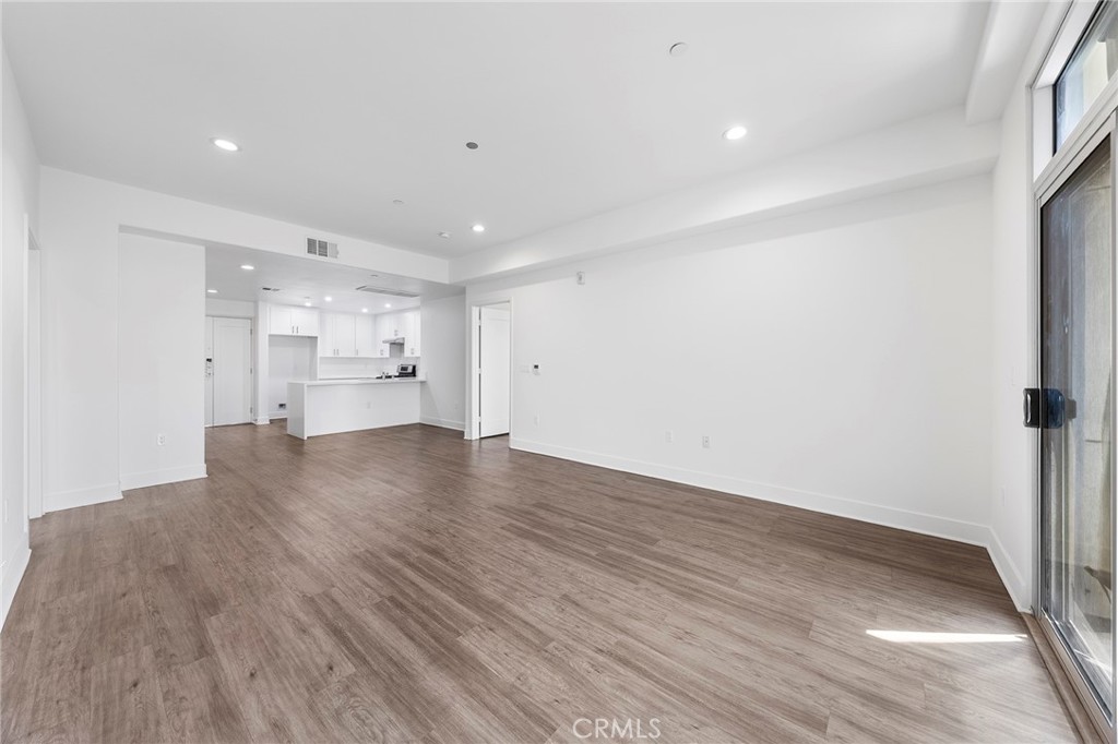56 E Duarte Road 307 Property Photo 11