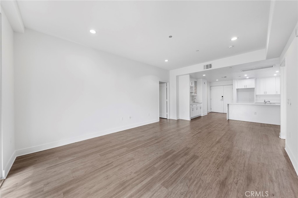 56 E Duarte Road 307 Property Photo 12