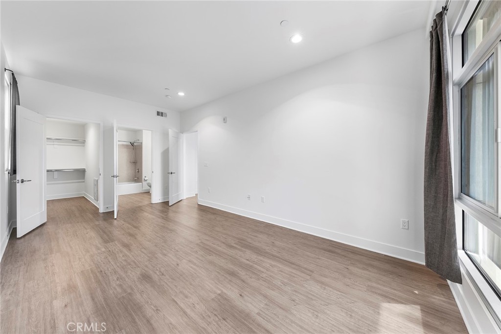 56 E Duarte Road 307 Property Photo 19