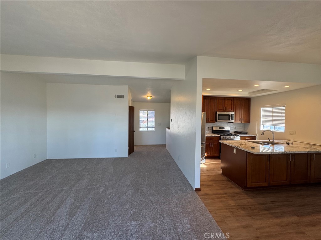 118 E Escalones Property Photo 18