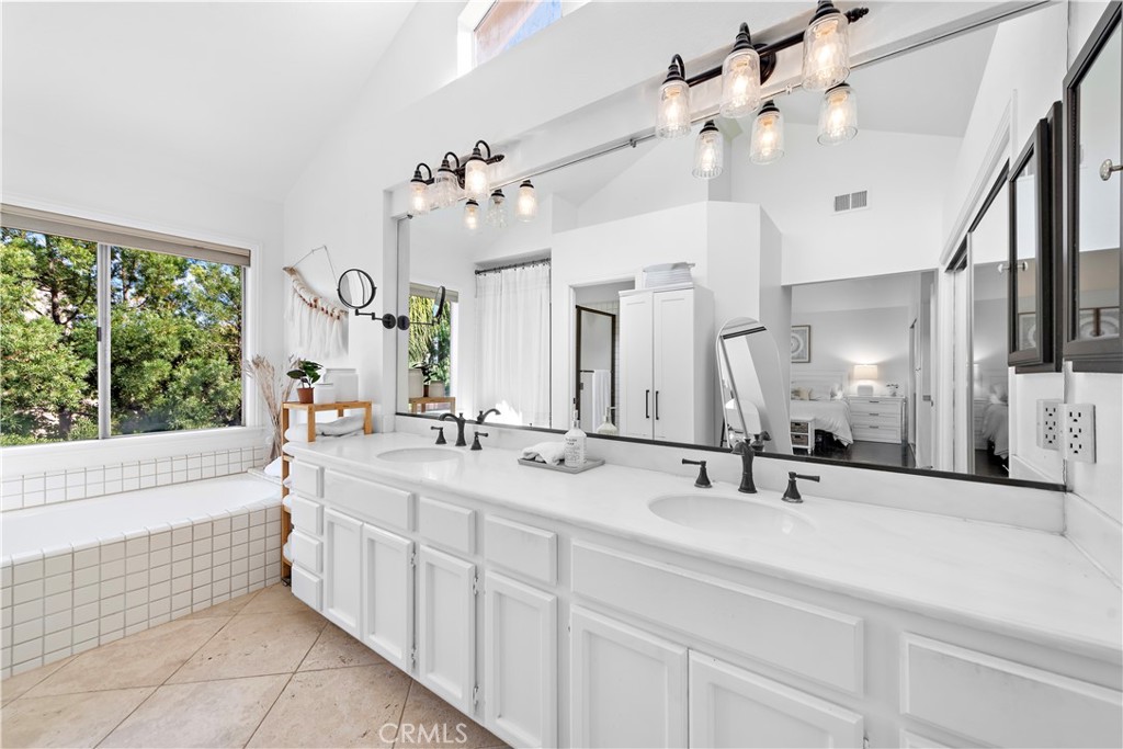 199 S Amberwood Street Property Photo 28