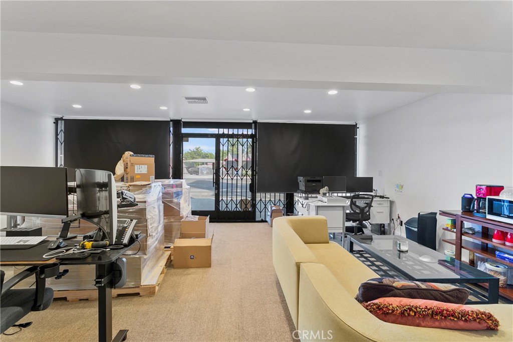 22520 Ventura Boulevard Property Photo 7