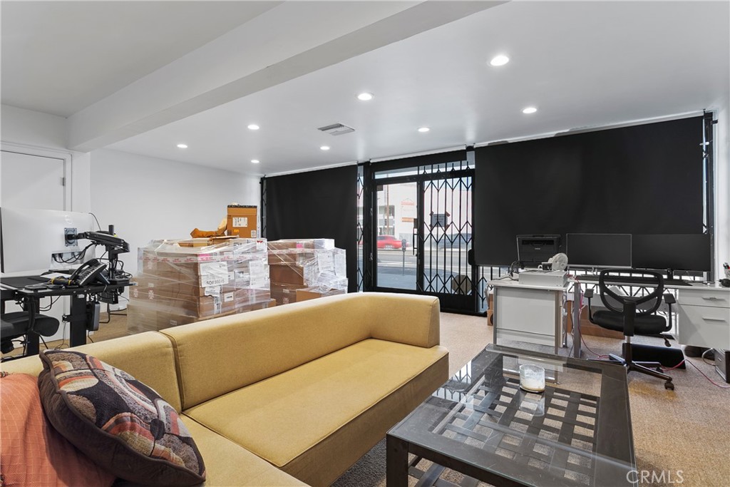 22520 Ventura Boulevard Property Photo 8