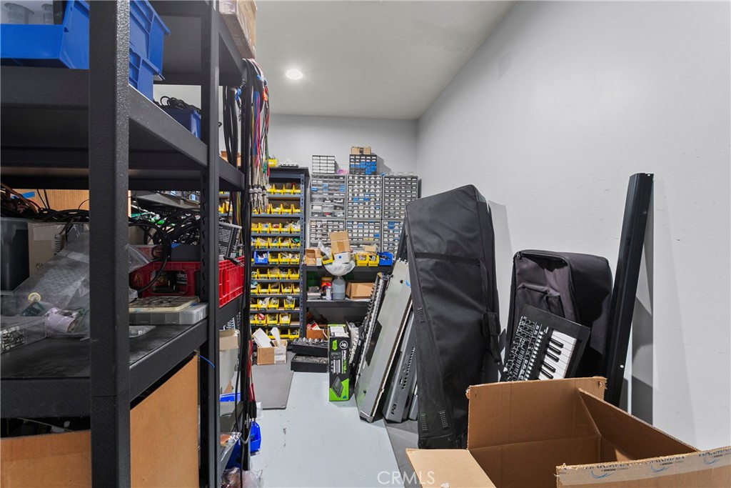 22520 Ventura Boulevard Property Photo 17
