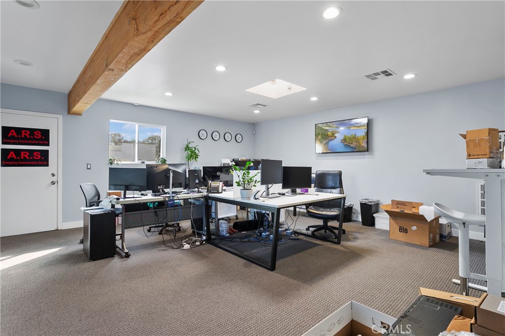 22520 Ventura Boulevard Property Photo 18