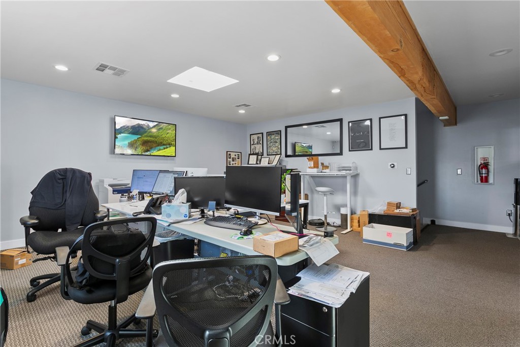 22520 Ventura Boulevard Property Photo 19