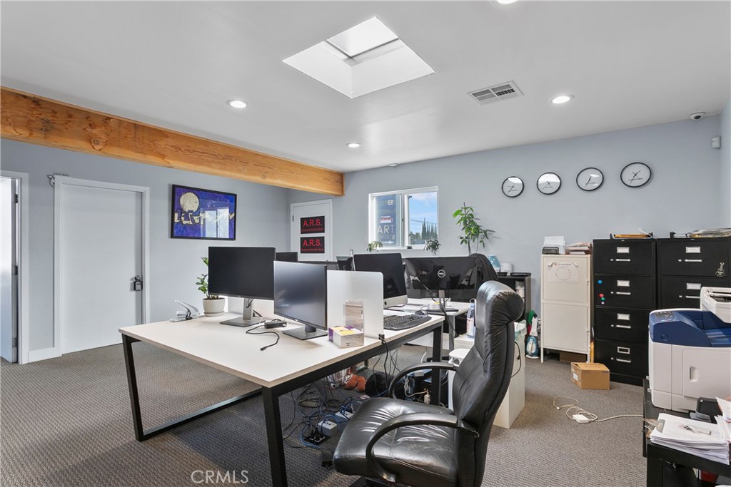 22520 Ventura Boulevard Property Photo 20